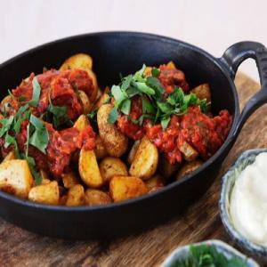 Spaanse geroosterde aardappelen met salsa brava Spaanse geroosterde aardappelen met salsa brava